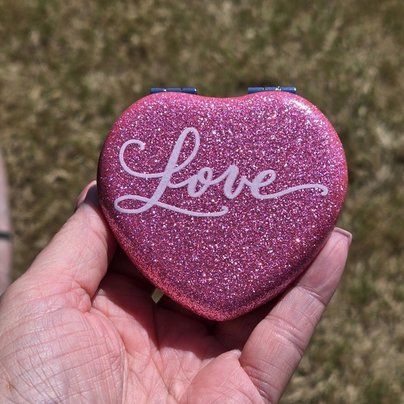 Pink Heart-Shaped Compact Mirror - Picture 5 of 11